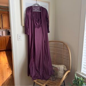 Elegant Lace Trim Lingerie Set in Purple